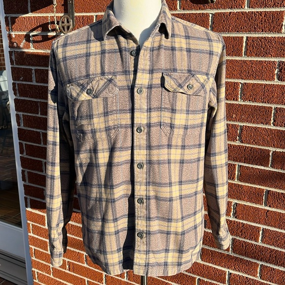 Patagonia Soft and Thick Flannel Button Down Shirt Tan Navy Gold L/S Mens Medium - Picture 3 of 10